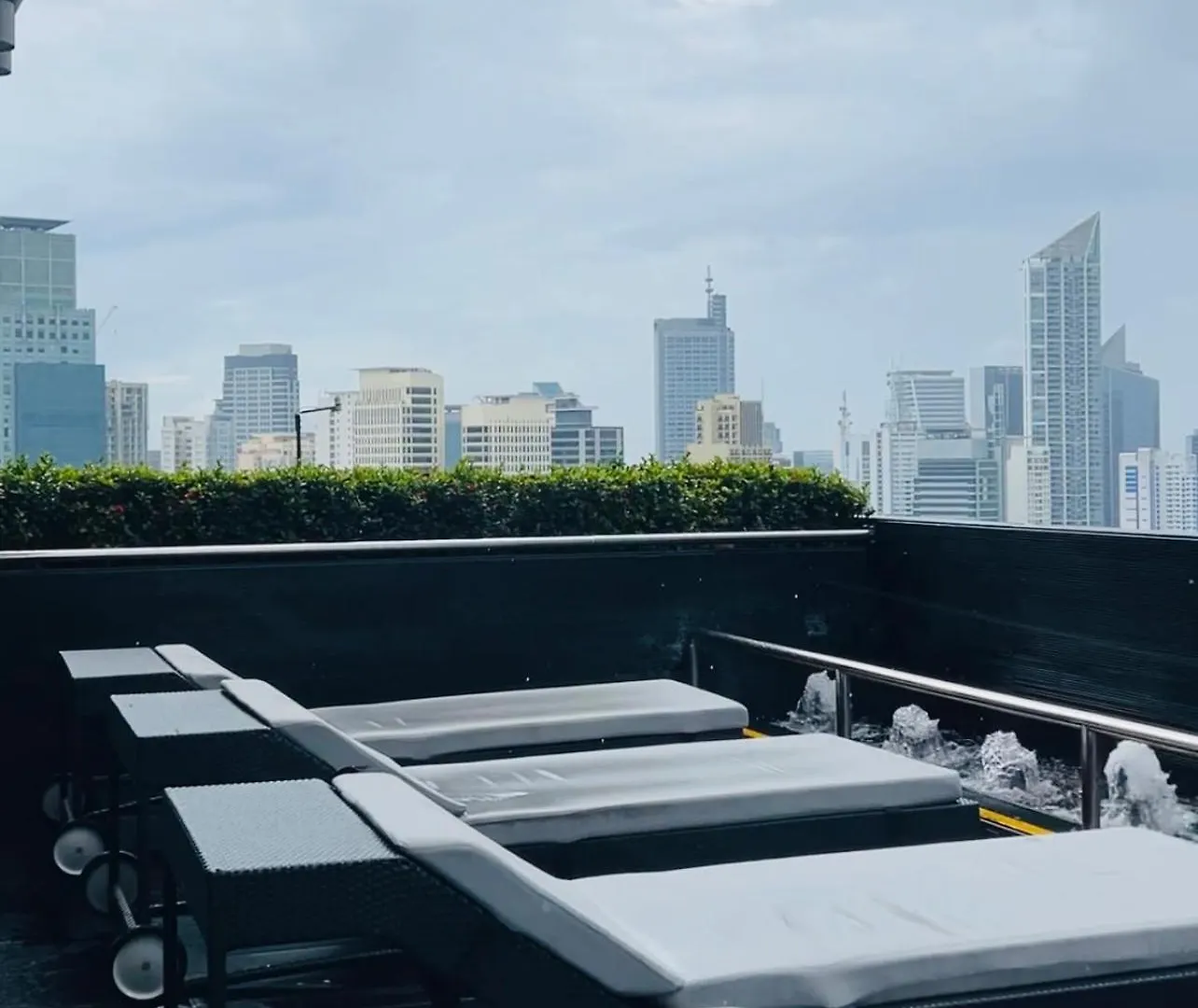 The Gramercy Residences 1Br Suite With 600Mbps Wifi Netflix & Free Amenities Makati City