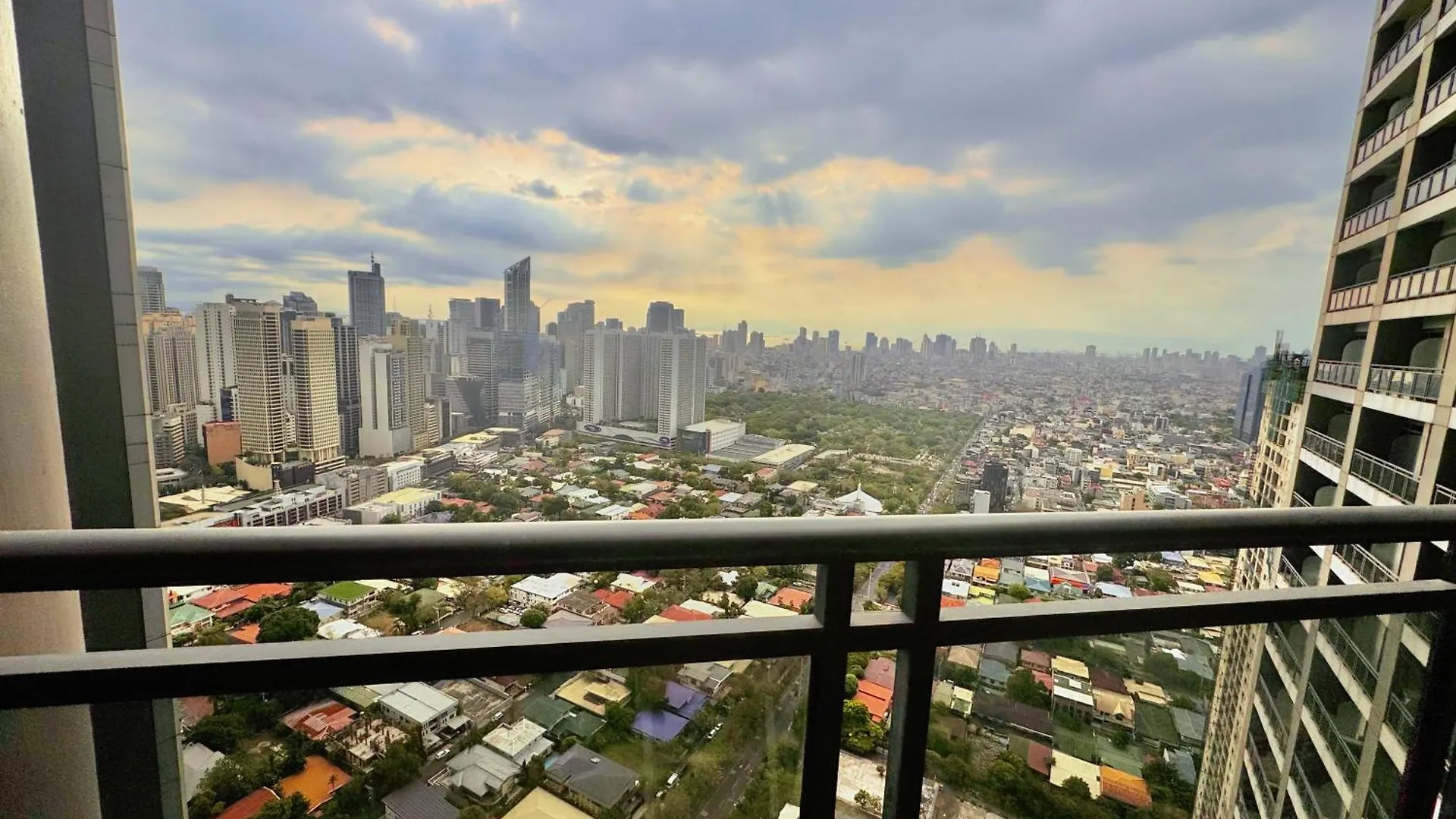 Hotel The Gramercy Residences 1Br Suite With 600Mbps Wifi Netflix & Free Amenities Makati City Philippines