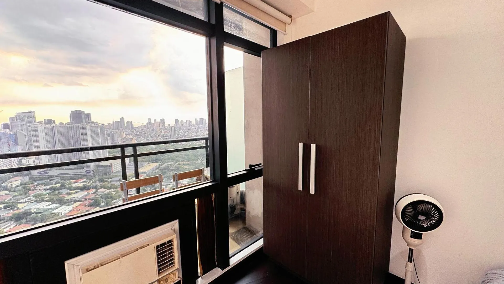 Hotel The Gramercy Residences 1Br Suite With 600Mbps Wifi Netflix & Free Amenities Makati City Philippines