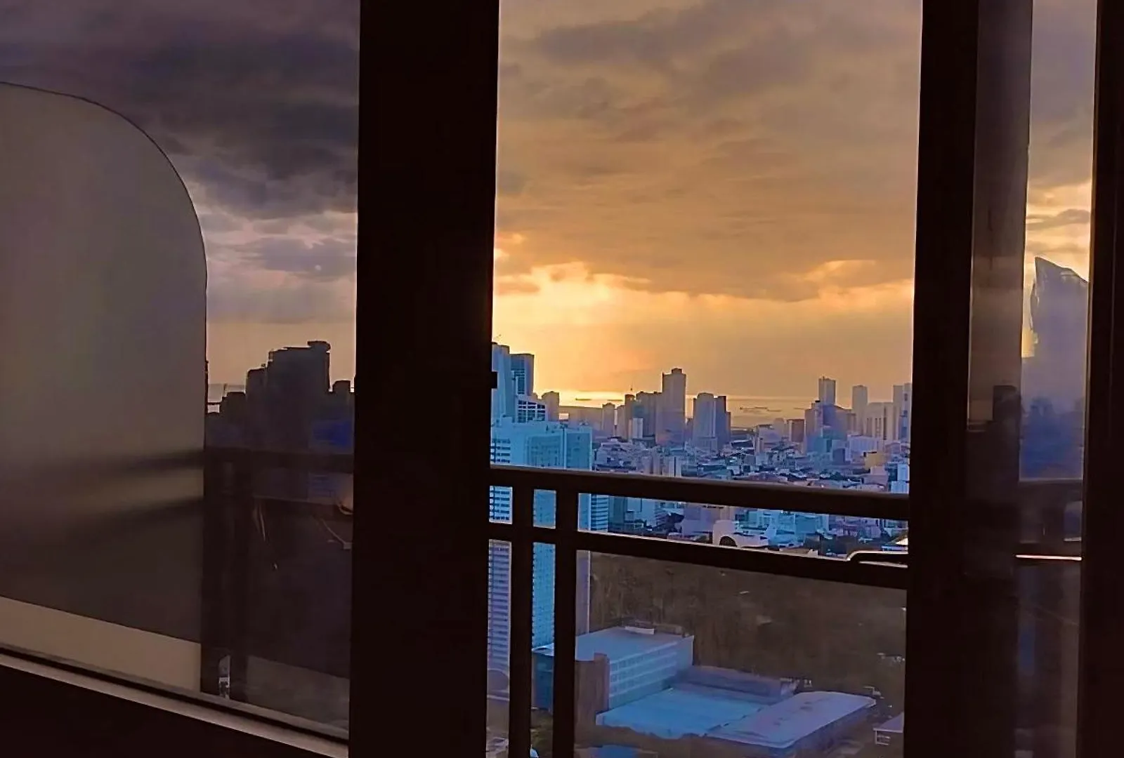 Hotel The Gramercy Residences 1Br Suite With 600Mbps Wifi Netflix & Free Amenities Makati City